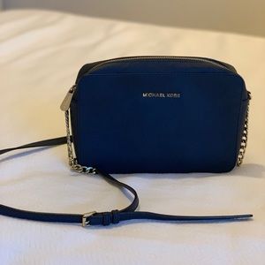 Micheal Kors Jet Set Leather Crossbody bag